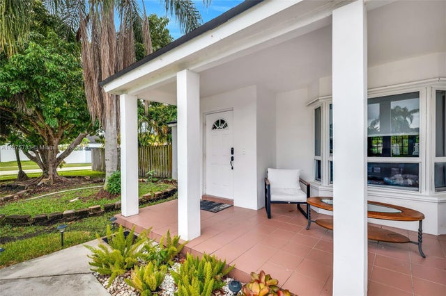 5 of 27 - 15450 Sw 143rd Ave, Miami, FL