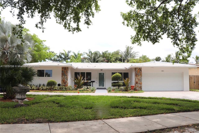 861 N Rainbow Dr, Hollywood