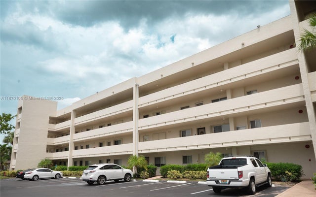 1 of 25 - 3178 Via Poinciana 303, Lake Worth, FL