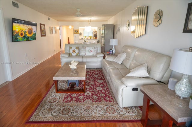 2 of 25 - 3178 Via Poinciana 303, Lake Worth, FL