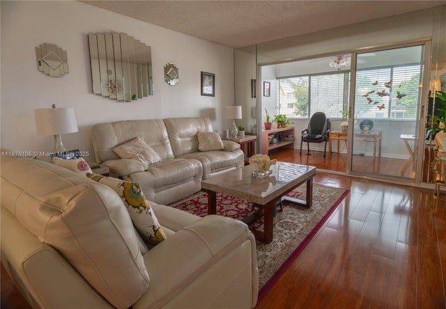 3 of 25 - 3178 Via Poinciana 303, Lake Worth, FL