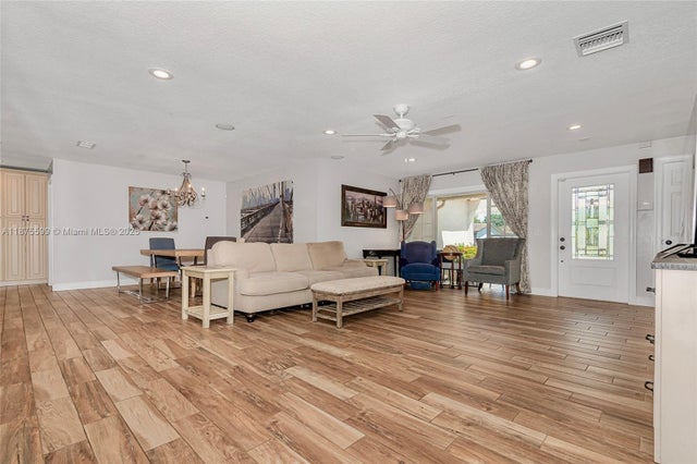 5 of 29 - 8850 Nw 7th St, Pembroke Pines, FL