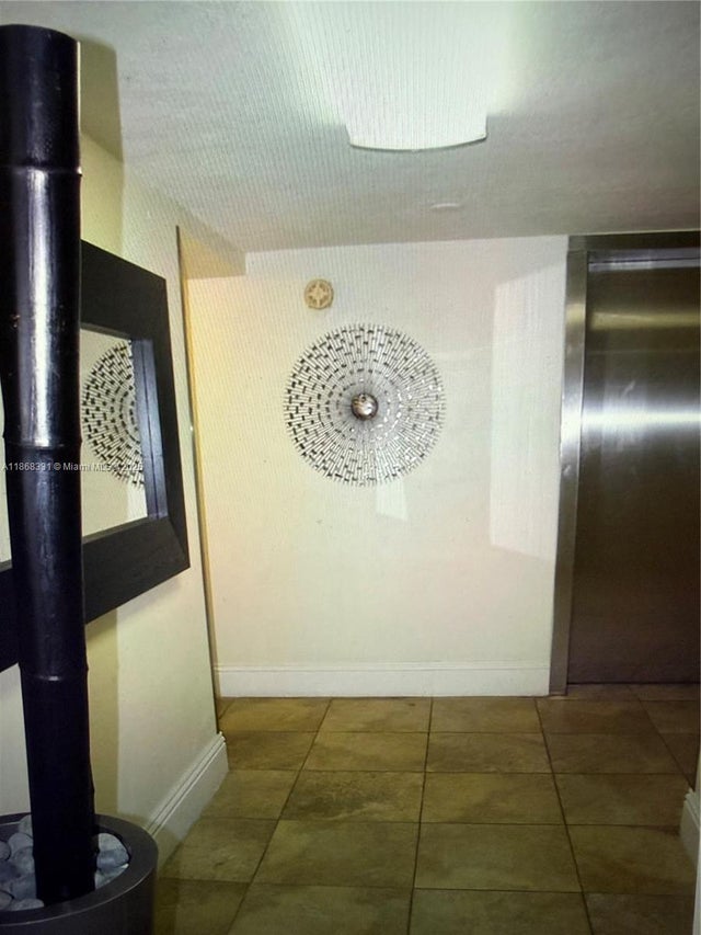 3 of 10 - 910 Michigan Ave 305, Miami Beach, FL