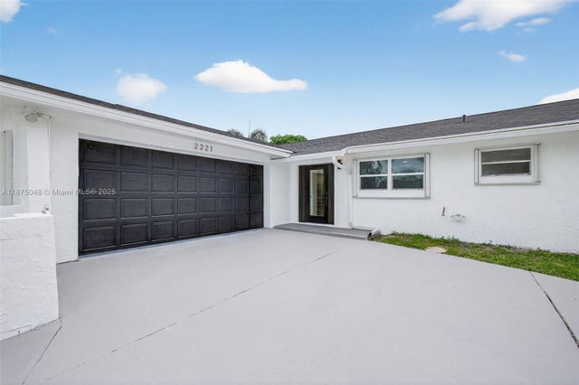 4 of 61 - 2221 Se Sidonia St, Port St Lucie, FL