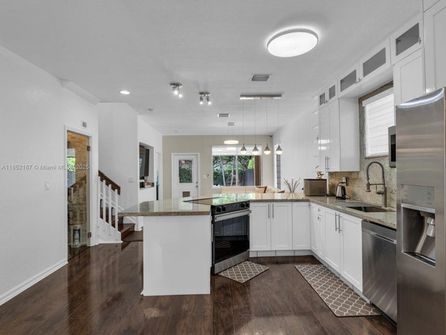 4 of 42 - 8956 Sw 215th Ln, Cutler Bay, FL