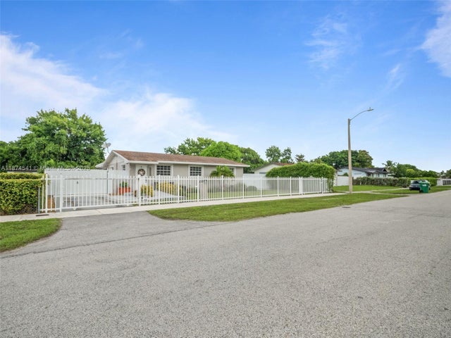 1 of 31 - 11341 Sw 203rd Ter, Miami, FL