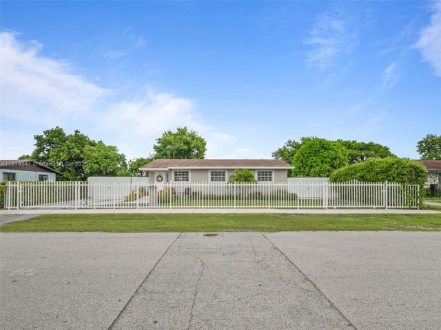 2 of 31 - 11341 Sw 203rd Ter, Miami, FL