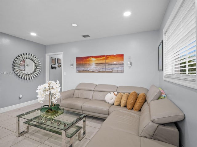 5 of 31 - 11341 Sw 203rd Ter, Miami, FL