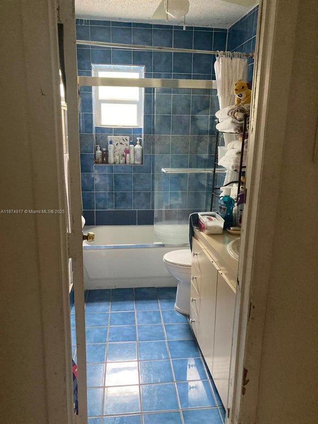 2 of 5 - 580 Nw 136th St, North Miami, FL
