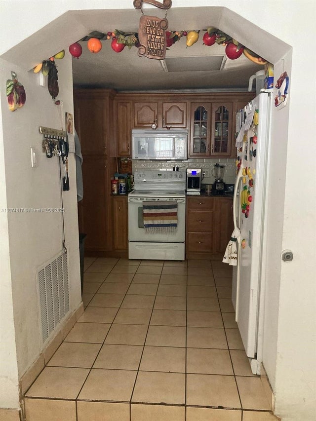 3 of 5 - 580 Nw 136th St, North Miami, FL