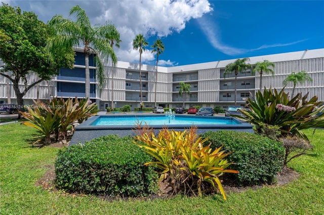 2 of 46 - 875 Ne 195th St 112, Miami, FL