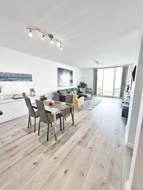 3 of 35 - 3340 Ne 190th St 1507, Aventura, FL