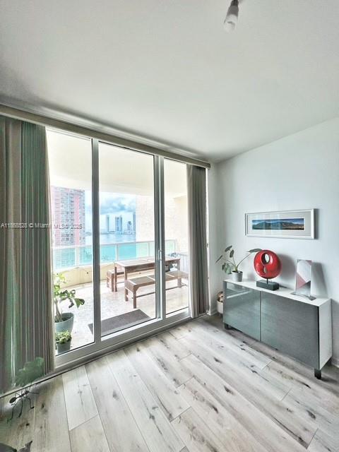 4 of 35 - 3340 Ne 190th St 1507, Aventura, FL