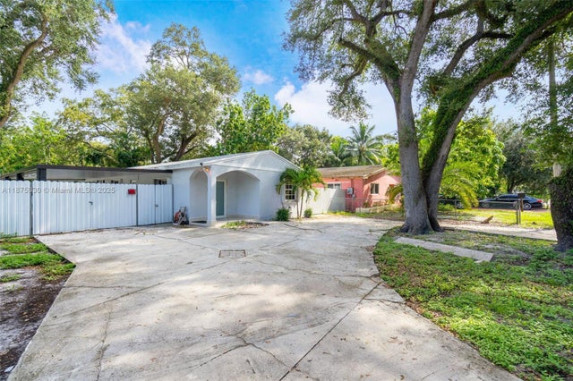 2 of 30 - 431 Ne 163rd St, Miami, FL