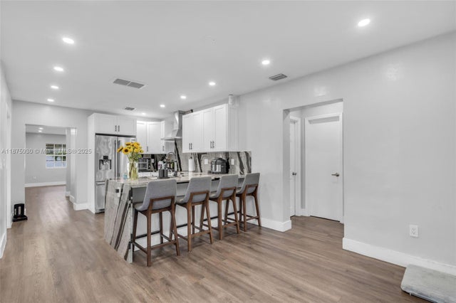 4 of 30 - 431 Ne 163rd St, Miami, FL