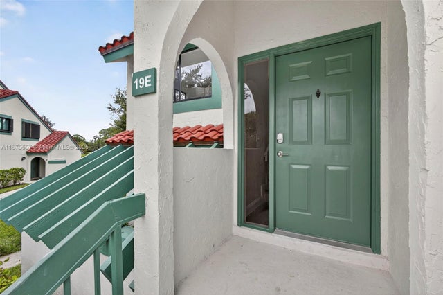 2 of 52 - 19 W Lexington Ln W E, Palm Beach Gardens, FL
