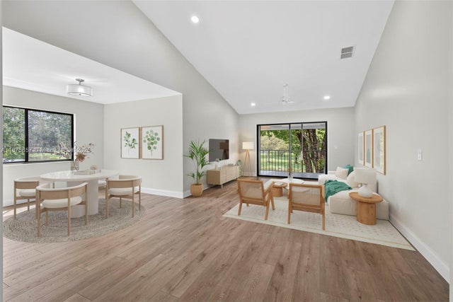 4 of 52 - 19 W Lexington Ln W E, Palm Beach Gardens, FL