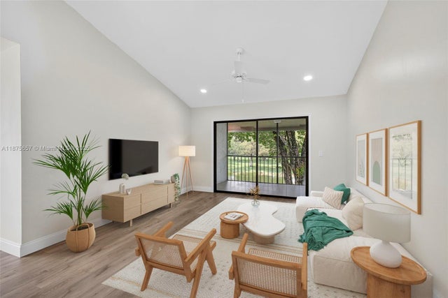 5 of 52 - 19 W Lexington Ln W E, Palm Beach Gardens, FL