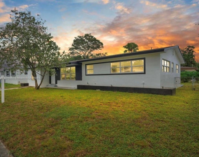 1 of 7 - 17815 Ne 7th Ct, Miami, FL