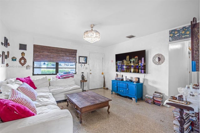 5 of 33 - 1310 W 36th St, Hialeah, FL