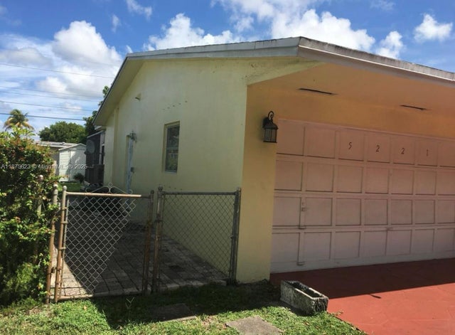 3 of 24 - 5221 Washington St, Hollywood, FL
