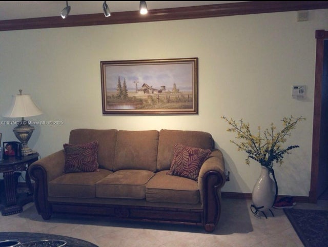 4 of 24 - 5221 Washington St, Hollywood, FL