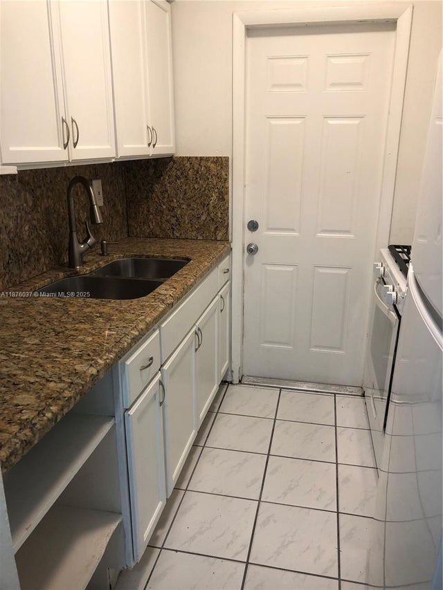 3 of 8 - 7720 Harding Ave 4, Miami Beach, FL