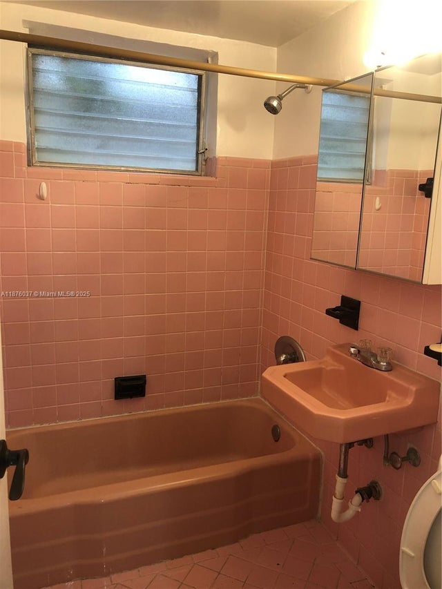 5 of 8 - 7720 Harding Ave 4, Miami Beach, FL