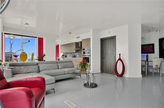 2 of 39 - 4779 Collins Ave 1805, Miami Beach, FL