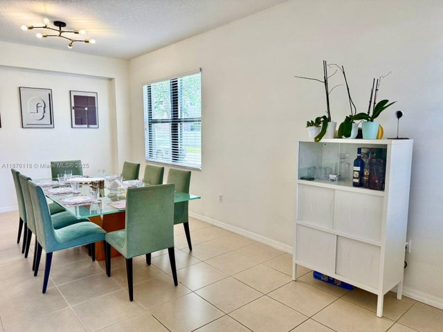 3 of 35 - 706 Ne 191st Ter, Miami, FL
