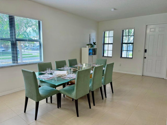 4 of 35 - 706 Ne 191st Ter, Miami, FL