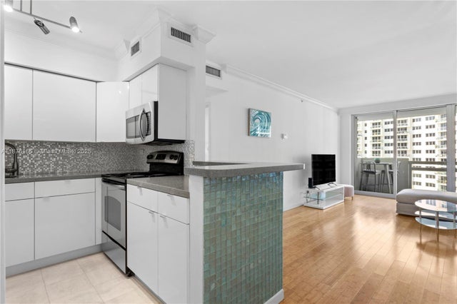 1 of 19 - 1500 Bay Rd 866s, Miami Beach, FL
