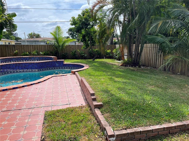 5 of 36 - 550 Ne 174th St, North Miami Beach, FL