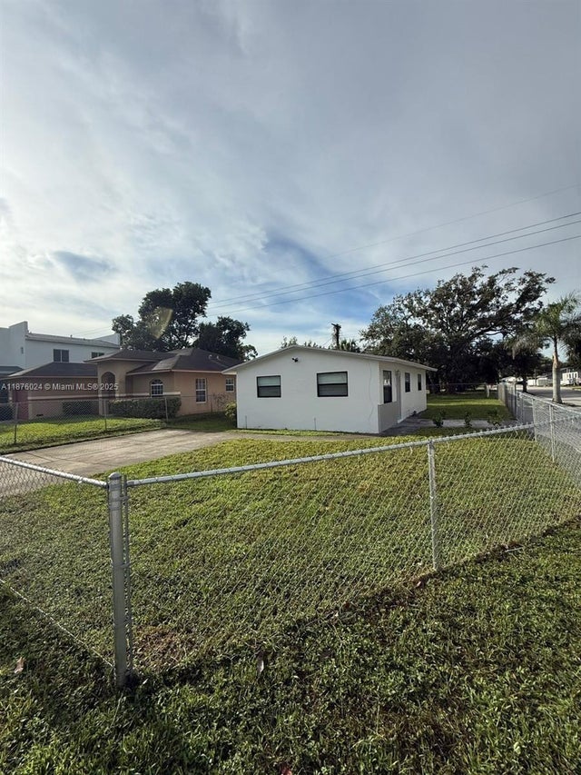 2 of 20 - 2798 Nw 9th Pl, Fort Lauderdale, FL