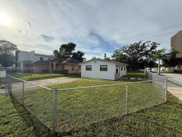 3 of 20 - 2798 Nw 9th Pl, Fort Lauderdale, FL