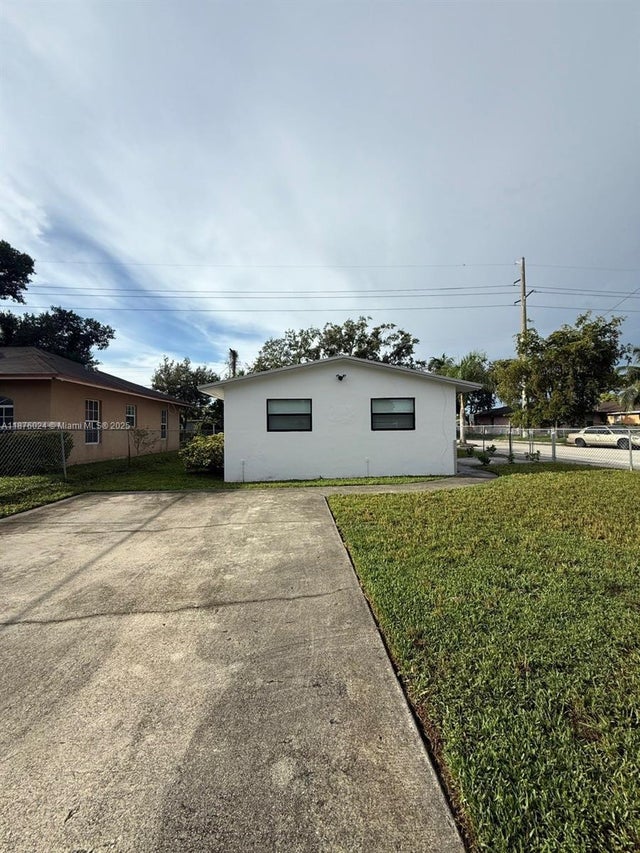 4 of 20 - 2798 Nw 9th Pl, Fort Lauderdale, FL