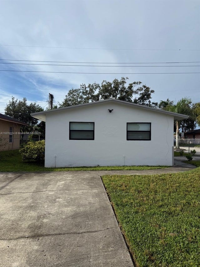 5 of 20 - 2798 Nw 9th Pl, Fort Lauderdale, FL