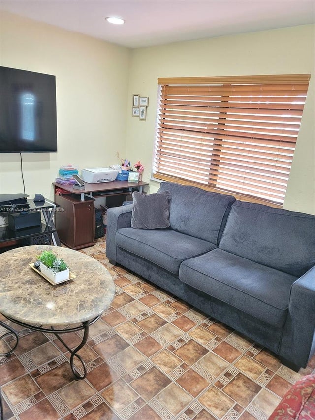 5 of 29 - 853 Sw 3rd St, Florida City, FL
