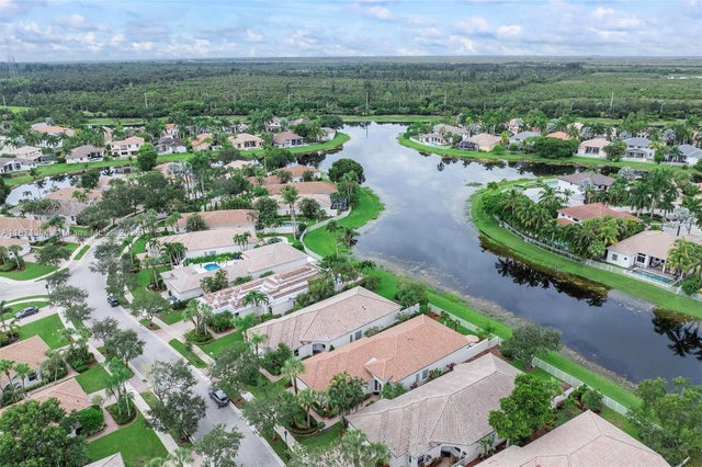 2 of 40 - 2557 Bay Pointe Dr, Weston, FL