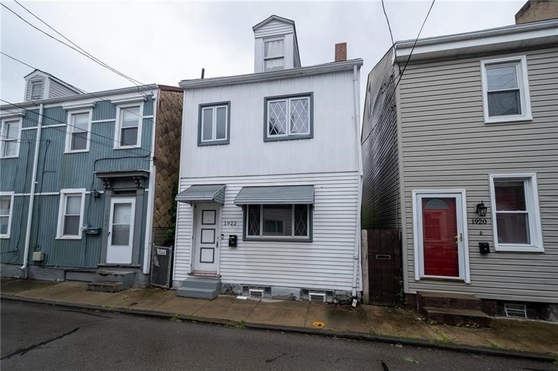 1922 Harcum Way, South Side