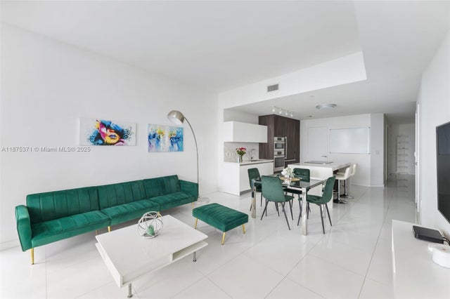 3 of 22 - 851 Ne 1st Ave 1700, Miami, FL