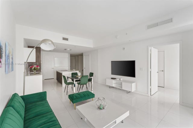 4 of 22 - 851 Ne 1st Ave 1700, Miami, FL