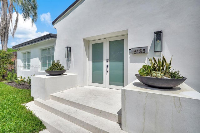 4 of 28 - 6135 Sw 29th St, Miami, FL