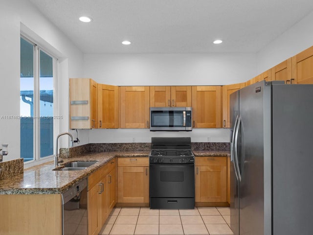 4 of 45 - 5820 N Plum Bay Pkwy, Tamarac, FL