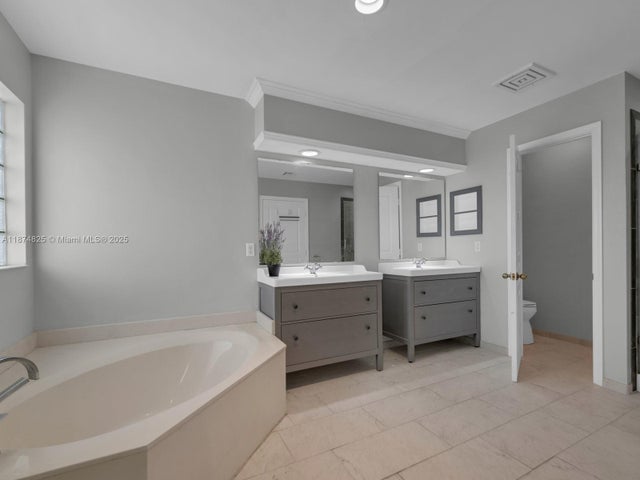 5 of 45 - 5820 N Plum Bay Pkwy, Tamarac, FL