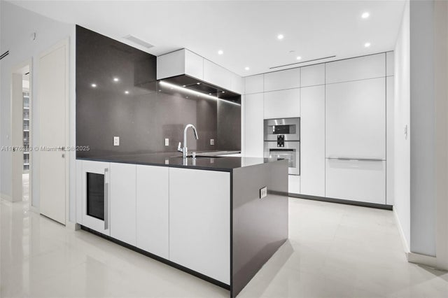 4 of 24 - 300 Biscayne Blvd Way 2809, Miami, FL