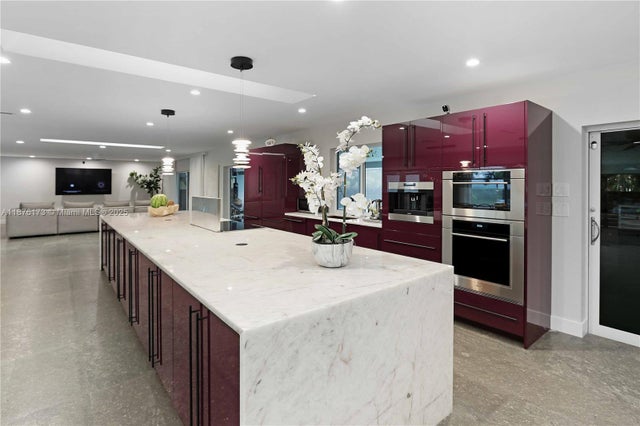 3 of 52 - 840 S Southlake Dr, Hollywood, FL