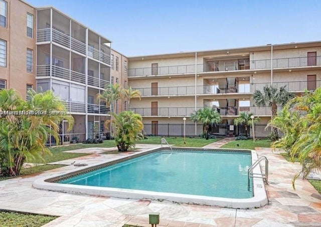 4848 Nw 24th Ct 232, Lauderdale Lakes