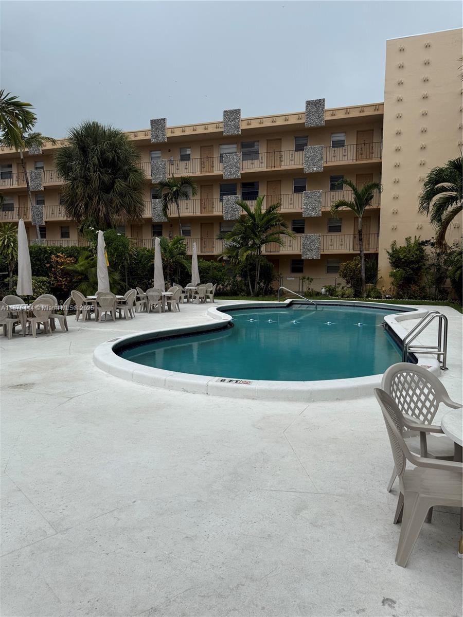 2145 Pierce St 118, Hollywood