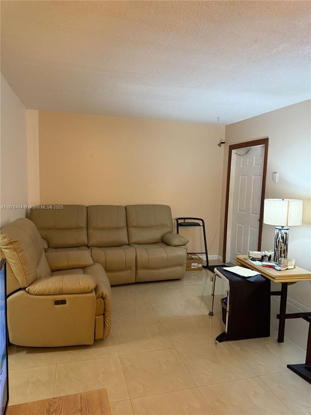 2 of 14 - 2145 Pierce St 118, Hollywood, FL